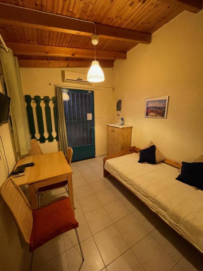 Maria'S Haus In Artemida Apartment Екстериор снимка