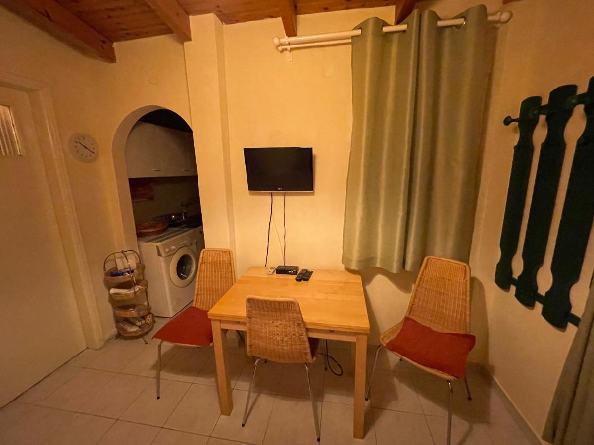 Maria'S Haus In Artemida Apartment Екстериор снимка
