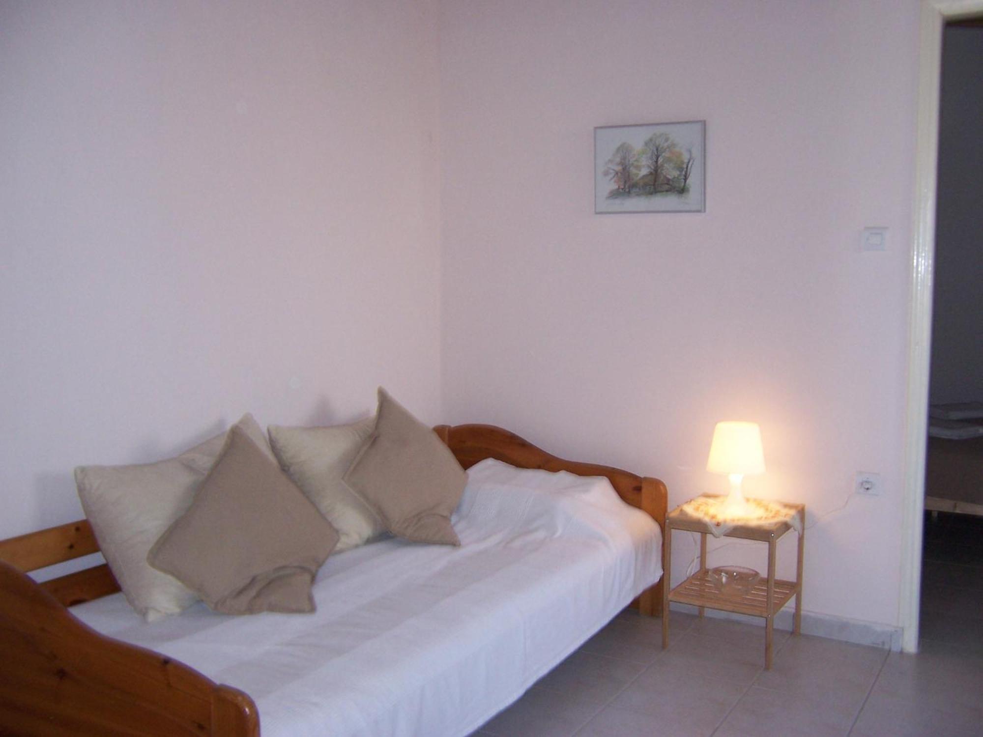 Maria'S Haus In Artemida Apartment Екстериор снимка