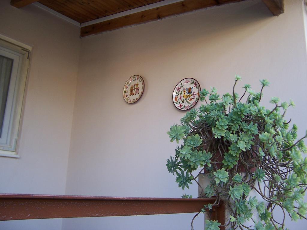 Maria'S Haus In Artemida Apartment Екстериор снимка