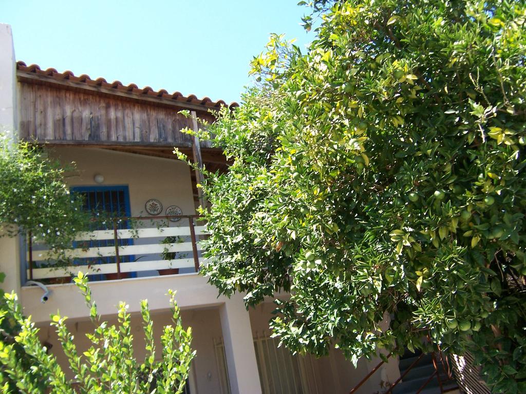 Maria'S Haus In Artemida Apartment Екстериор снимка