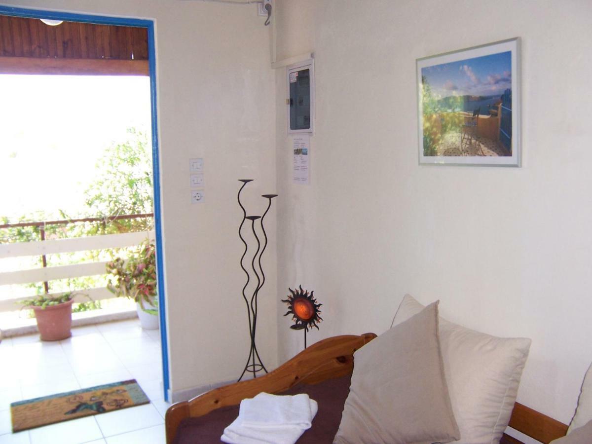 Maria'S Haus In Artemida Apartment Екстериор снимка